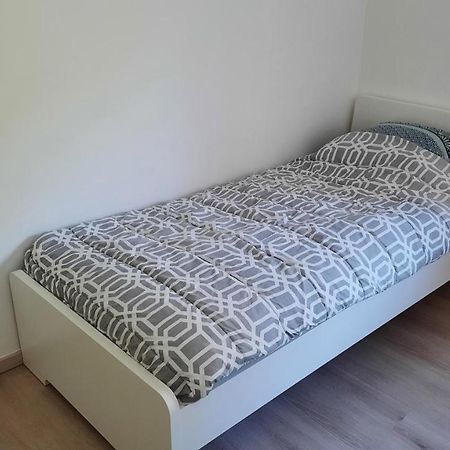 Appartement Duplex Pour 3-4 Personnes A Ciney Exterior foto