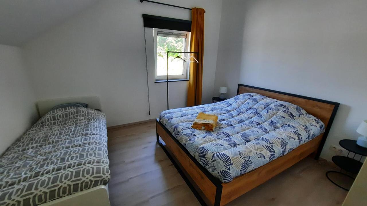 Appartement Duplex Pour 3-4 Personnes A Ciney Exterior foto